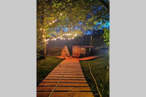 Out & LODGE Prunelliers
